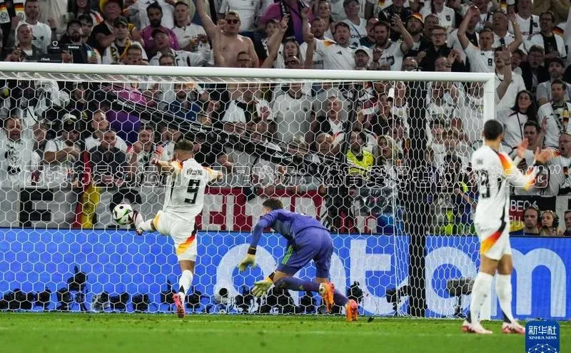 万向娱乐平台百度手机助手“西安市星河运动公园足球场：体育爱好者的必游之地”